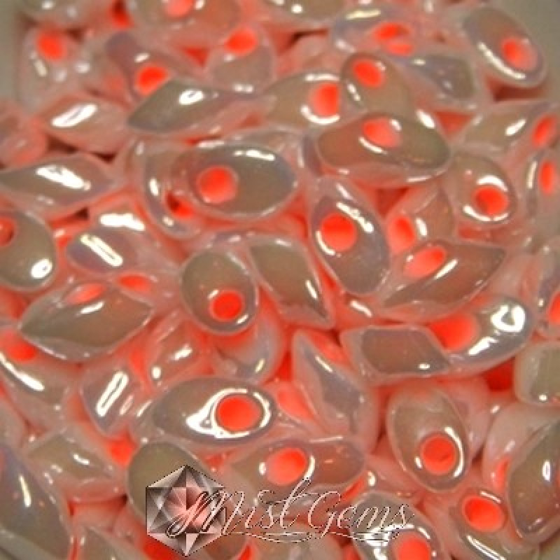 Long Magatama LMA 0427 White Pearl Pink Color Lined