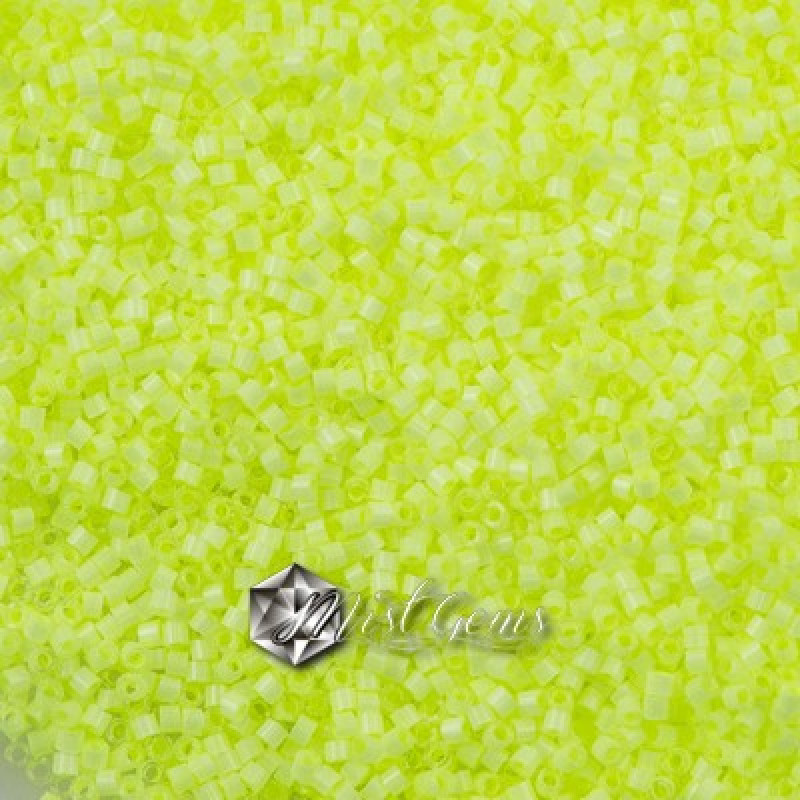 Delica 11/0 DB 1857 Silk Inside Dyed Lime Aid