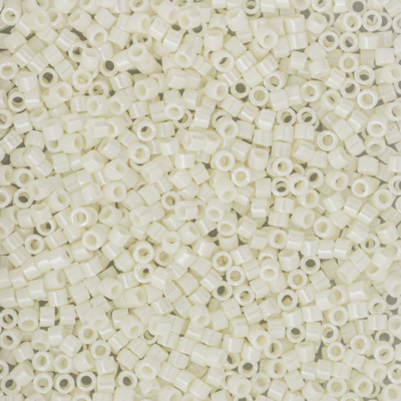 Delica 11/0 DB 2402 Light Buttercream Ceylon