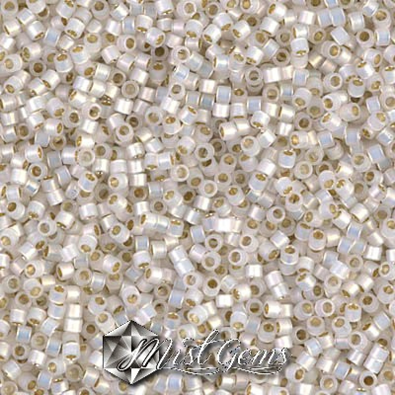 Delica 11/0 DB 0221 (DB221)Gilt Lined White Opal