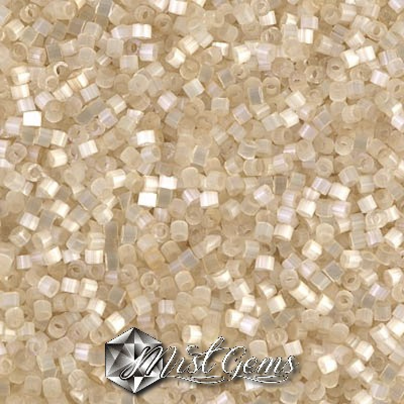 Delica 11/0 DB 0673 Antique Ivory Silk Satin