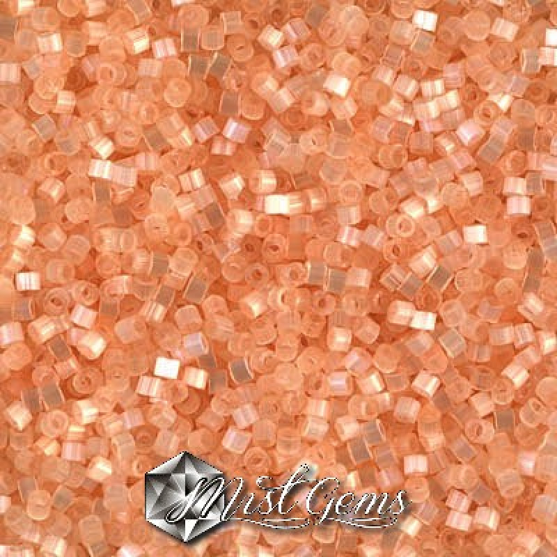 Delica 11/0 DB 0821 Pale Apricot Silk Satin