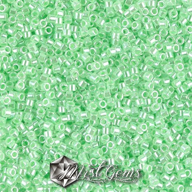 Delica 11/0 DB 0237 Lined Crystal Light Green Luster
