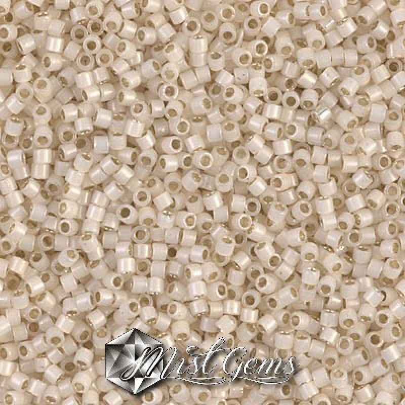Delica 11/0 DB 1451 Silver Lined Pale Cream Opal