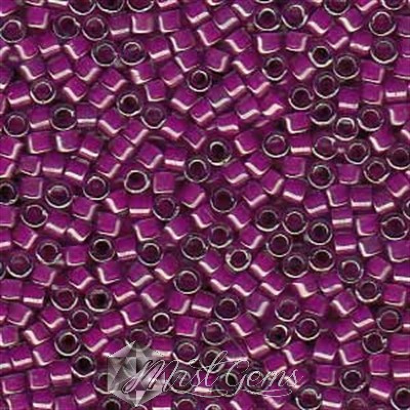 Delica 11/0 DB 0281 Lined Pale Magenta Luster