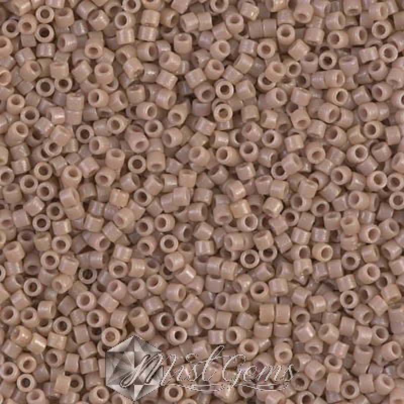 Delica 11/0 DB 2271 Opaque Glazed Beige