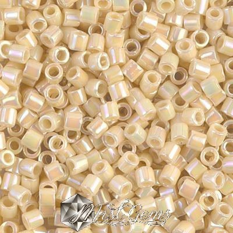 Delica 8/0 DBL 0157 Opaque Cream AB