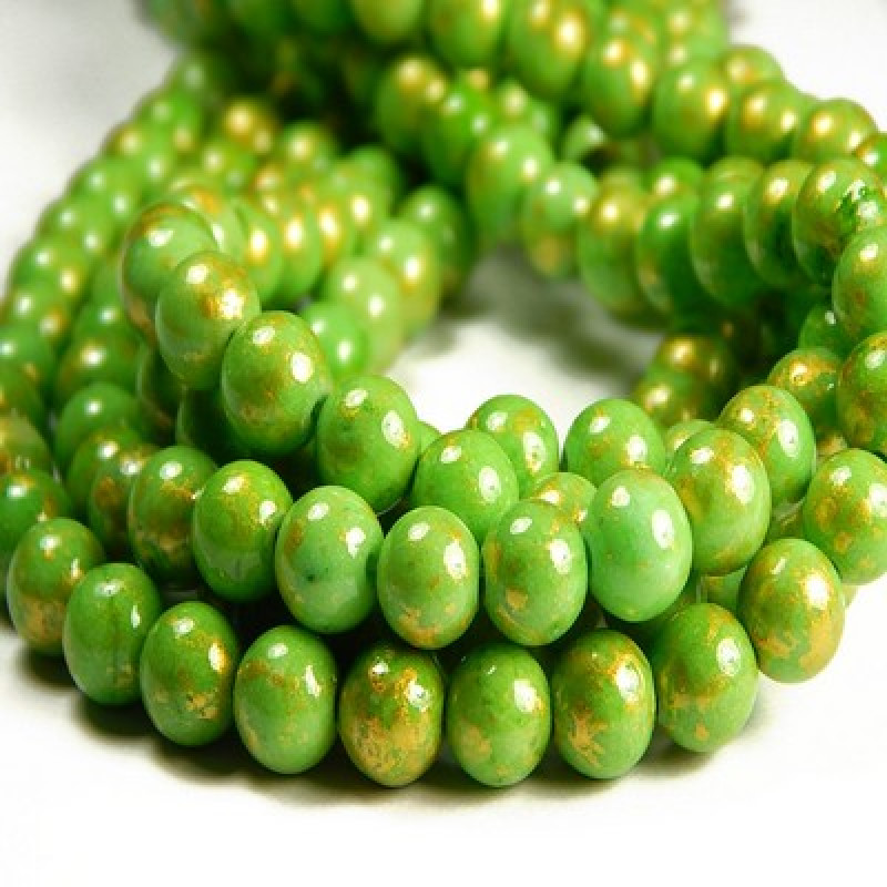 Jad sfere 8mm verde cu auriu-10 buc.